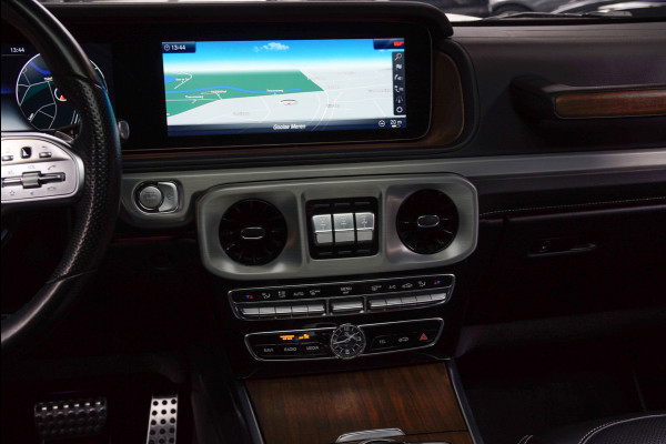 Mercedes-Benz G-Klasse BRABUS 800 Massage Burmester PTS 360° Camera Leer Navi Stoelventilatie Stoelverwarming voor en achter Climate voor & achter Memory seats Distronic Plus Elektr. bedienb. schuif-/ kanteldak PTS LM velgen