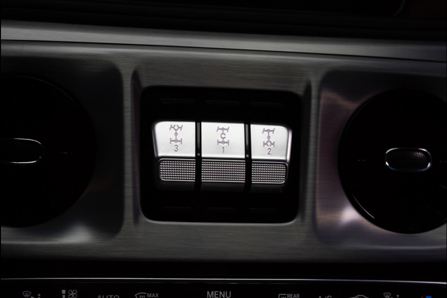 Mercedes-Benz G-Klasse BRABUS 800 Massage Burmester PTS 360° Camera Leer Navi Stoelventilatie Stoelverwarming voor en achter Climate voor & achter Memory seats Distronic Plus Elektr. bedienb. schuif-/ kanteldak PTS LM velgen