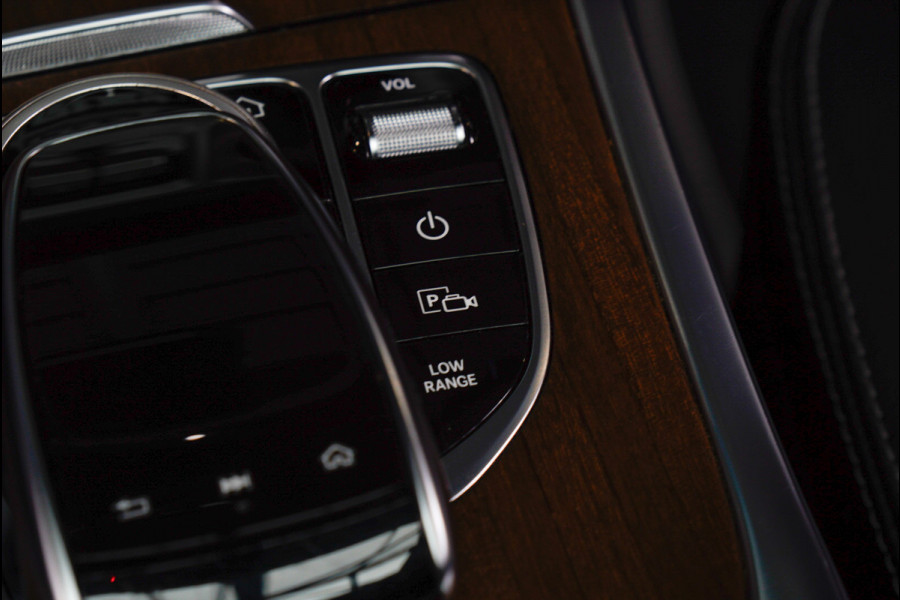Mercedes-Benz G-Klasse BRABUS 800 Massage Burmester PTS 360° Camera Leer Navi Stoelventilatie Stoelverwarming voor en achter Climate voor & achter Memory seats Distronic Plus Elektr. bedienb. schuif-/ kanteldak PTS LM velgen