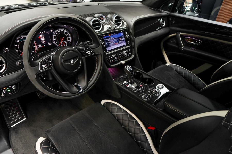 Bentley Bentayga 6.0 W12 Speed HUD Massage Panodak Leer ACC Keyless 360 Camera Elektr. achterklep Luchtvering Alcantara hemelbekleding Elektr. verstelbare stoelen voor & achter met memory Navi PDC Naim Soundsystem LM velgen