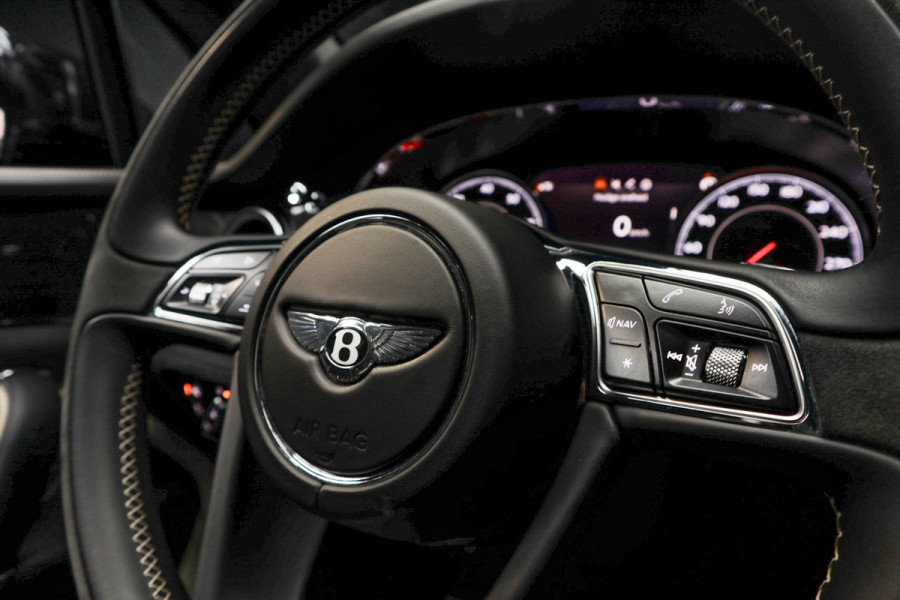 Bentley Bentayga 6.0 W12 Speed HUD Massage Panodak Leer ACC Keyless 360 Camera Elektr. achterklep Luchtvering Alcantara hemelbekleding Elektr. verstelbare stoelen voor & achter met memory Navi PDC Naim Soundsystem LM velgen