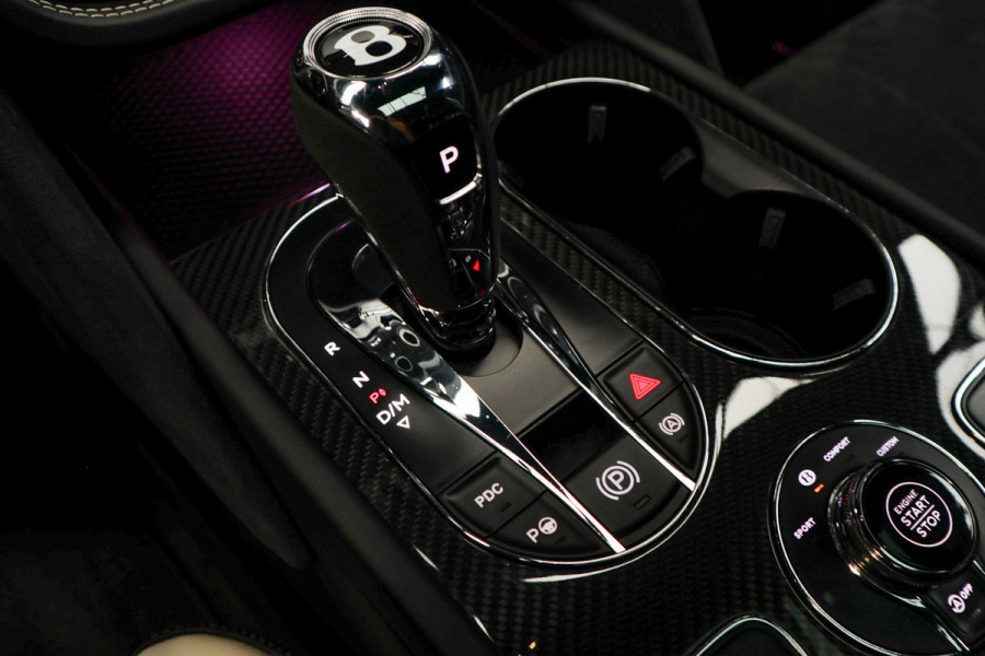 Bentley Bentayga 6.0 W12 Speed HUD Massage Panodak Leer ACC Keyless 360 Camera Elektr. achterklep Luchtvering Alcantara hemelbekleding Elektr. verstelbare stoelen voor & achter met memory Navi PDC Naim Soundsystem LM velgen