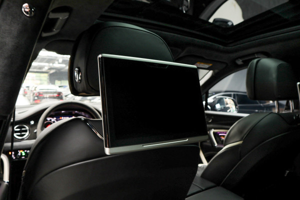 Bentley Bentayga 6.0 W12 Speed HUD Massage Panodak Leer ACC Keyless 360 Camera Elektr. achterklep Luchtvering Alcantara hemelbekleding Elektr. verstelbare stoelen voor & achter met memory Navi PDC Naim Soundsystem LM velgen