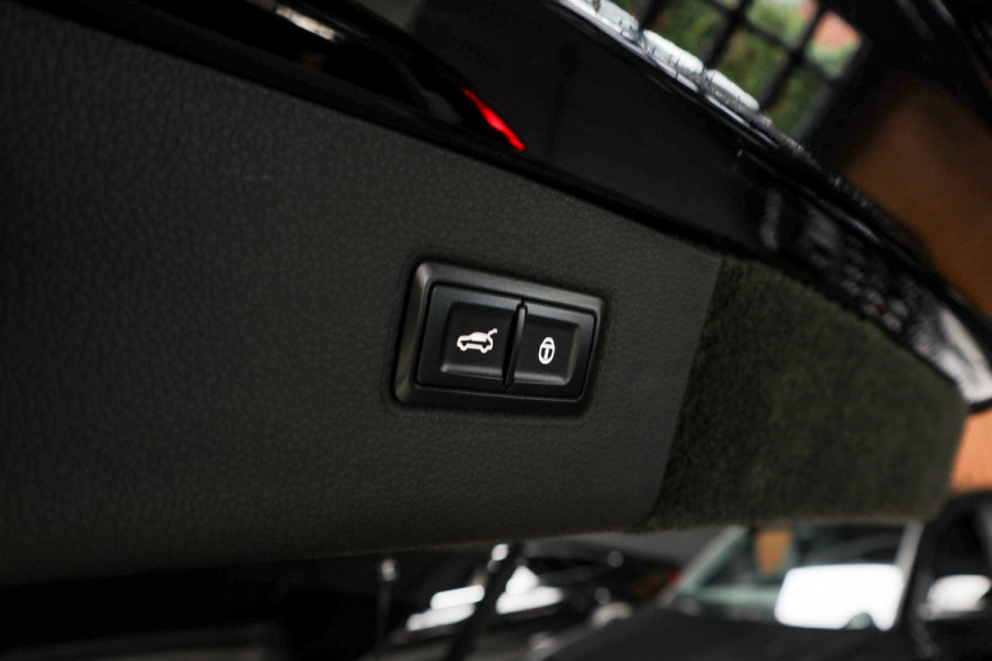 Bentley Bentayga 6.0 W12 Speed HUD Massage Panodak Leer ACC Keyless 360 Camera Elektr. achterklep Luchtvering Alcantara hemelbekleding Elektr. verstelbare stoelen voor & achter met memory Navi PDC Naim Soundsystem LM velgen