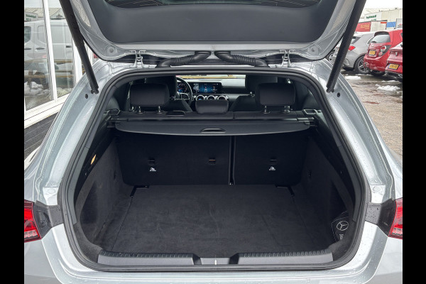 Mercedes-Benz CLA-Klasse Shooting Brake 180 Business Solution | Mbux | Stoelverwarming | Parkeer Camera | Elektrische Achterklep
