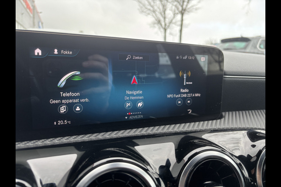 Mercedes-Benz CLA-Klasse Shooting Brake 180 Business Solution | Mbux | Stoelverwarming | Parkeer Camera | Elektrische Achterklep