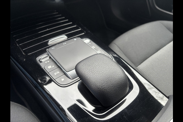 Mercedes-Benz CLA-Klasse Shooting Brake 180 Business Solution | Mbux | Stoelverwarming | Parkeer Camera | Elektrische Achterklep