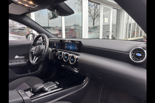 Mercedes-Benz CLA-Klasse Shooting Brake 180 Business Solution | Mbux | Stoelverwarming | Parkeer Camera | Elektrische Achterklep