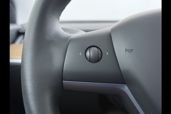 Tesla Model 3 RWD SR Plus 325PK LFP Accu AutoPilot Leer Pano-Dak Adaptive-Cruise Camera's Elektr.-Stuur+Stoelen+Spiegels+Geheugen+Easy-Entry+V Navi LED DAB Voorverwarmen Keyless One-Pedal-Drive Lmv 18" SOH 89% 1e Eigenaar Origineel Nederlandse Auto Fabrieks Garantie op Accu en Motor tot 4-12-2028/160.000km