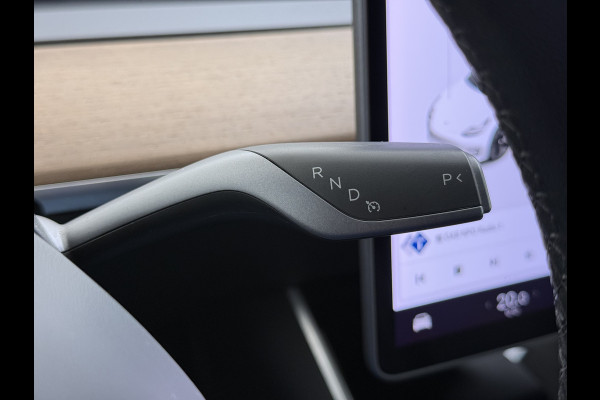 Tesla Model 3 RWD SR Plus 325PK LFP Accu AutoPilot Leer Pano-Dak Adaptive-Cruise Camera's Elektr.-Stuur+Stoelen+Spiegels+Geheugen+Easy-Entry+V Navi LED DAB Voorverwarmen Keyless One-Pedal-Drive Lmv 18" SOH 89% 1e Eigenaar Origineel Nederlandse Auto Fabrieks Garantie op Accu en Motor tot 4-12-2028/160.000km