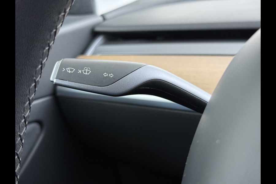 Tesla Model 3 RWD SR Plus 325PK LFP Accu AutoPilot Leer Pano-Dak Adaptive-Cruise Camera's Elektr.-Stuur+Stoelen+Spiegels+Geheugen+Easy-Entry+V Navi LED DAB Voorverwarmen Keyless One-Pedal-Drive Lmv 18" SOH 89% 1e Eigenaar Origineel Nederlandse Auto Fabrieks Garantie op Accu en Motor tot 4-12-2028/160.000km