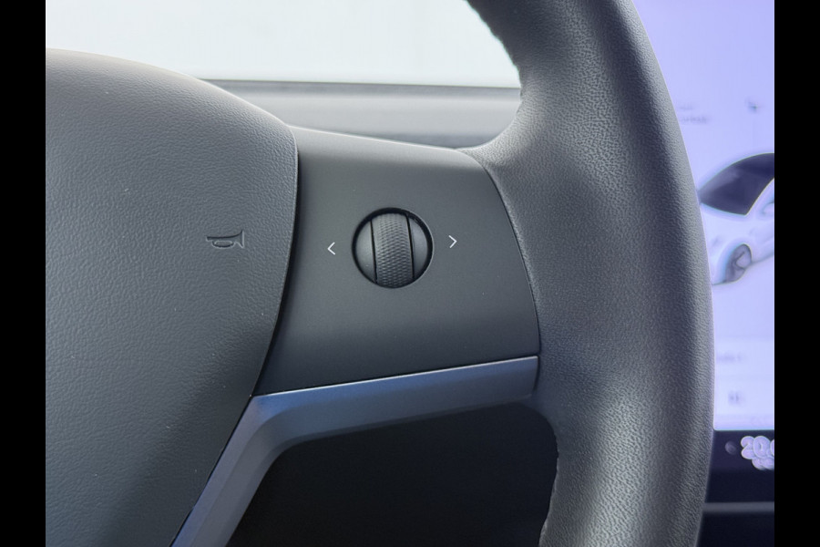 Tesla Model 3 RWD SR Plus 325PK LFP Accu AutoPilot Leer Pano-Dak Adaptive-Cruise Camera's Elektr.-Stuur+Stoelen+Spiegels+Geheugen+Easy-Entry+V Navi LED DAB Voorverwarmen Keyless One-Pedal-Drive Lmv 18" SOH 89% 1e Eigenaar Origineel Nederlandse Auto Fabrieks Garantie op Accu en Motor tot 4-12-2028/160.000km