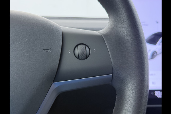 Tesla Model 3 RWD SR Plus 325PK LFP Accu AutoPilot Leer Pano-Dak Adaptive-Cruise Camera's Elektr.-Stuur+Stoelen+Spiegels+Geheugen+Easy-Entry+V Navi LED DAB Voorverwarmen Keyless One-Pedal-Drive Lmv 18" SOH 89% 1e Eigenaar Origineel Nederlandse Auto Fabrieks Garantie op Accu en Motor tot 4-12-2028/160.000km