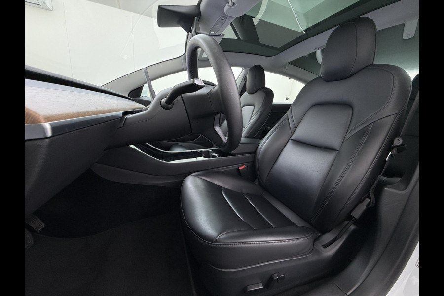 Tesla Model 3 RWD SR Plus 325PK LFP Accu AutoPilot Leer Pano-Dak Adaptive-Cruise Camera's Elektr.-Stuur+Stoelen+Spiegels+Geheugen+Easy-Entry+V Navi LED DAB Voorverwarmen Keyless One-Pedal-Drive Lmv 18" SOH 89% 1e Eigenaar Origineel Nederlandse Auto Fabrieks Garantie op Accu en Motor tot 4-12-2028/160.000km