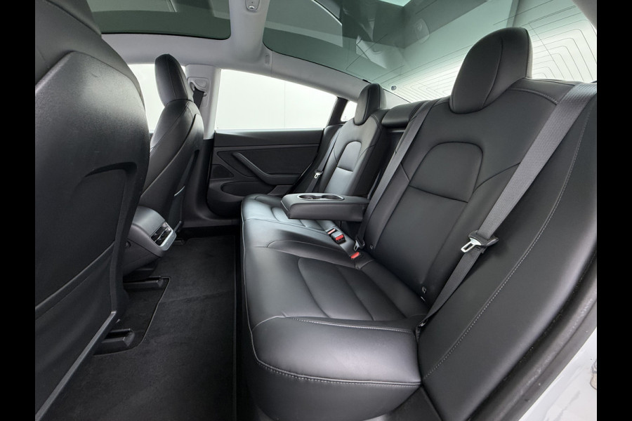 Tesla Model 3 RWD SR Plus 325PK LFP Accu AutoPilot Leer Pano-Dak Adaptive-Cruise Camera's Elektr.-Stuur+Stoelen+Spiegels+Geheugen+Easy-Entry+V Navi LED DAB Voorverwarmen Keyless One-Pedal-Drive Lmv 18" SOH 89% 1e Eigenaar Origineel Nederlandse Auto Fabrieks Garantie op Accu en Motor tot 4-12-2028/160.000km