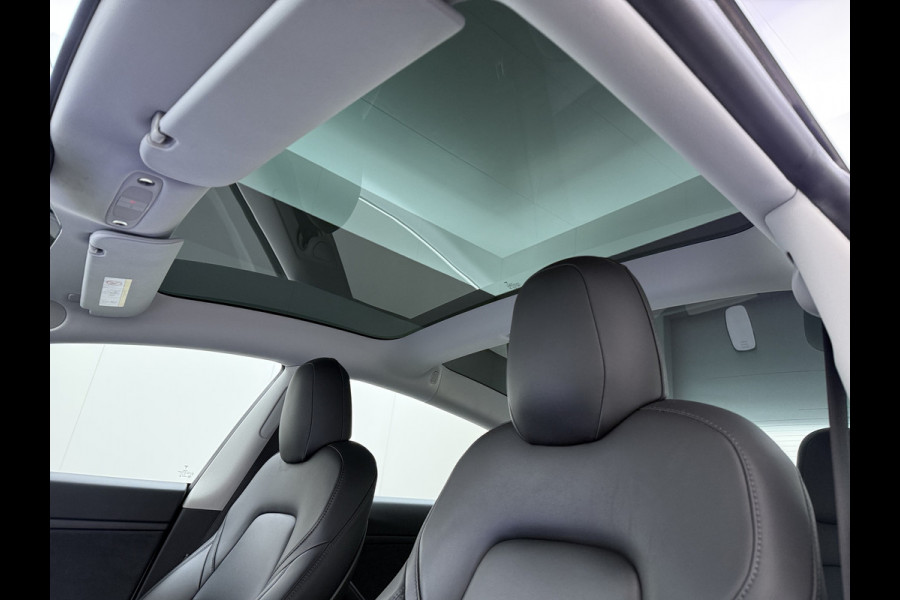 Tesla Model 3 RWD SR Plus 325PK LFP Accu AutoPilot Leer Pano-Dak Adaptive-Cruise Camera's Elektr.-Stuur+Stoelen+Spiegels+Geheugen+Easy-Entry+V Navi LED DAB Voorverwarmen Keyless One-Pedal-Drive Lmv 18" SOH 89% 1e Eigenaar Origineel Nederlandse Auto Fabrieks Garantie op Accu en Motor tot 4-12-2028/160.000km