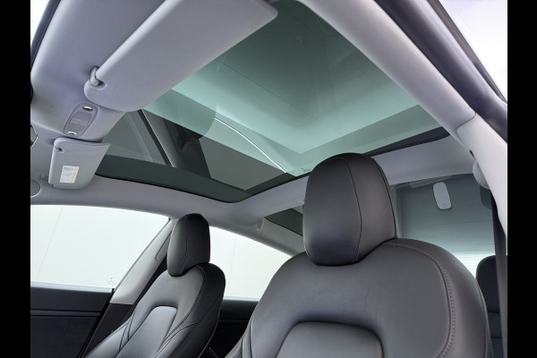 Tesla Model 3 RWD SR Plus 325PK LFP Accu AutoPilot Leer Pano-Dak Adaptive-Cruise Camera's Elektr.-Stuur+Stoelen+Spiegels+Geheugen+Easy-Entry+V Navi LED DAB Voorverwarmen Keyless One-Pedal-Drive Lmv 18" SOH 89% 1e Eigenaar Origineel Nederlandse Auto Fabrieks Garantie op Accu en Motor tot 4-12-2028/160.000km