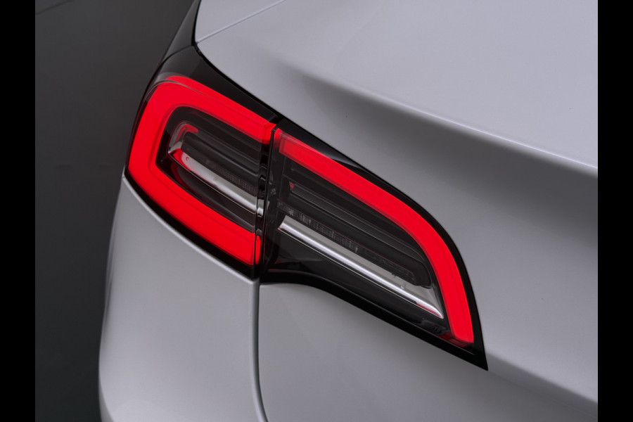 Tesla Model 3 RWD SR Plus 325PK LFP Accu AutoPilot Leer Pano-Dak Adaptive-Cruise Camera's Elektr.-Stuur+Stoelen+Spiegels+Geheugen+Easy-Entry+V Navi LED DAB Voorverwarmen Keyless One-Pedal-Drive Lmv 18" SOH 89% 1e Eigenaar Origineel Nederlandse Auto Fabrieks Garantie op Accu en Motor tot 4-12-2028/160.000km