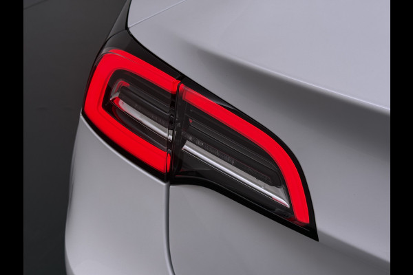 Tesla Model 3 RWD SR Plus 325PK LFP Accu AutoPilot Leer Pano-Dak Adaptive-Cruise Camera's Elektr.-Stuur+Stoelen+Spiegels+Geheugen+Easy-Entry+V Navi LED DAB Voorverwarmen Keyless One-Pedal-Drive Lmv 18" SOH 89% 1e Eigenaar Origineel Nederlandse Auto Fabrieks Garantie op Accu en Motor tot 4-12-2028/160.000km
