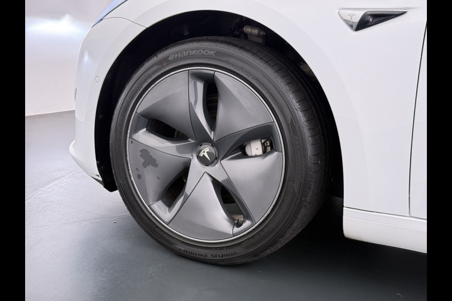 Tesla Model 3 RWD SR Plus 325PK LFP Accu AutoPilot Leer Pano-Dak Adaptive-Cruise Camera's Elektr.-Stuur+Stoelen+Spiegels+Geheugen+Easy-Entry+V Navi LED DAB Voorverwarmen Keyless One-Pedal-Drive Lmv 18" SOH 89% 1e Eigenaar Origineel Nederlandse Auto Fabrieks Garantie op Accu en Motor tot 4-12-2028/160.000km
