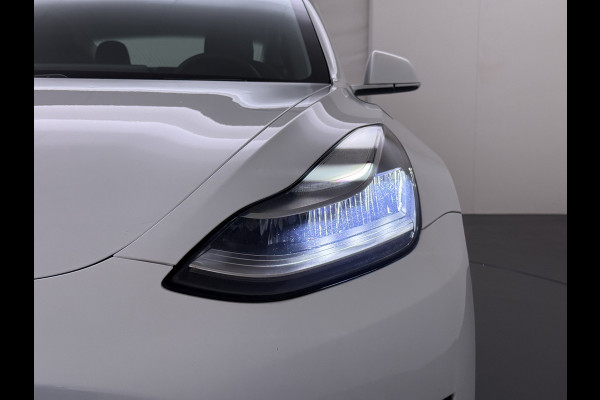 Tesla Model 3 RWD SR Plus 325PK LFP Accu AutoPilot Leer Pano-Dak Adaptive-Cruise Camera's Elektr.-Stuur+Stoelen+Spiegels+Geheugen+Easy-Entry+V Navi LED DAB Voorverwarmen Keyless One-Pedal-Drive Lmv 18" SOH 89% 1e Eigenaar Origineel Nederlandse Auto Fabrieks Garantie op Accu en Motor tot 4-12-2028/160.000km