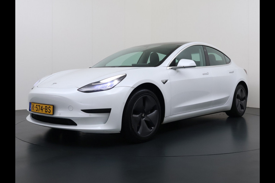 Tesla Model 3 RWD SR Plus 325PK LFP Accu AutoPilot Leer Pano-Dak Adaptive-Cruise Camera's Elektr.-Stuur+Stoelen+Spiegels+Geheugen+Easy-Entry+V Navi LED DAB Voorverwarmen Keyless One-Pedal-Drive Lmv 18" SOH 89% 1e Eigenaar Origineel Nederlandse Auto Fabrieks Garantie op Accu en Motor tot 4-12-2028/160.000km