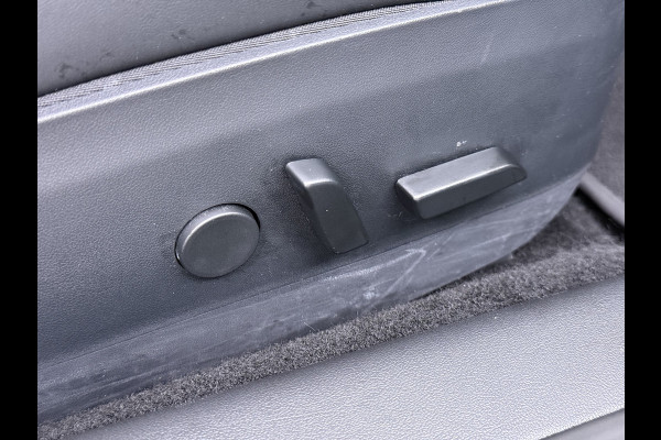 Tesla Model 3 RWD SR Plus 325PK LFP Accu AutoPilot Leer Pano-Dak Adaptive-Cruise Camera's Elektr.-Stuur+Stoelen+Spiegels+Geheugen+Easy-Entry+V Navi LED DAB Voorverwarmen Keyless One-Pedal-Drive Lmv 18" SOH 89% 1e Eigenaar Origineel Nederlandse Auto Fabrieks Garantie op Accu en Motor tot 4-12-2028/160.000km