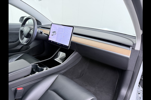 Tesla Model 3 RWD SR Plus 325PK LFP Accu AutoPilot Leer Pano-Dak Adaptive-Cruise Camera's Elektr.-Stuur+Stoelen+Spiegels+Geheugen+Easy-Entry+V Navi LED DAB Voorverwarmen Keyless One-Pedal-Drive Lmv 18" SOH 89% 1e Eigenaar Origineel Nederlandse Auto Fabrieks Garantie op Accu en Motor tot 4-12-2028/160.000km
