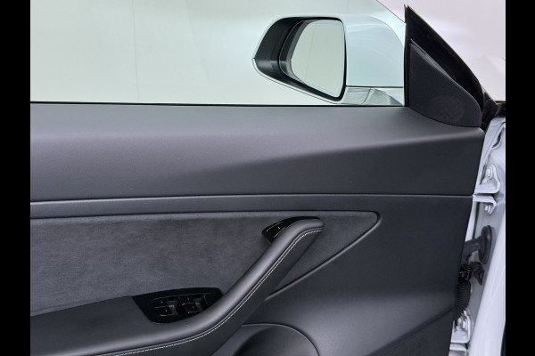Tesla Model 3 RWD SR Plus 325PK LFP Accu AutoPilot Leer Pano-Dak Adaptive-Cruise Camera's Elektr.-Stuur+Stoelen+Spiegels+Geheugen+Easy-Entry+V Navi LED DAB Voorverwarmen Keyless One-Pedal-Drive Lmv 18" SOH 89% 1e Eigenaar Origineel Nederlandse Auto Fabrieks Garantie op Accu en Motor tot 4-12-2028/160.000km