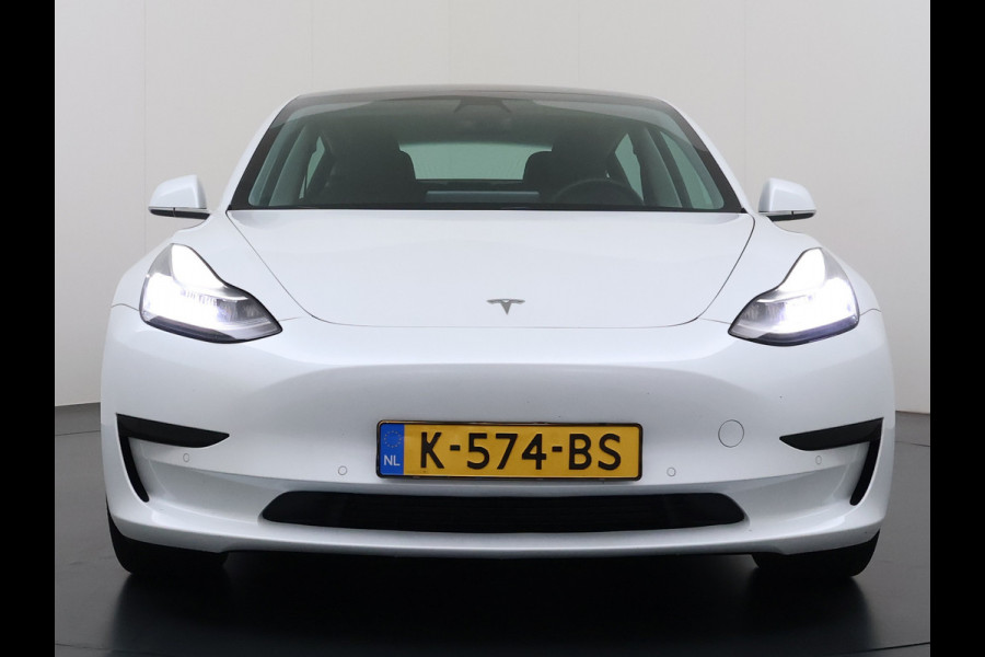 Tesla Model 3 RWD SR Plus 325PK LFP Accu AutoPilot Leer Pano-Dak Adaptive-Cruise Camera's Elektr.-Stuur+Stoelen+Spiegels+Geheugen+Easy-Entry+V Navi LED DAB Voorverwarmen Keyless One-Pedal-Drive Lmv 18" SOH 89% 1e Eigenaar Origineel Nederlandse Auto Fabrieks Garantie op Accu en Motor tot 4-12-2028/160.000km