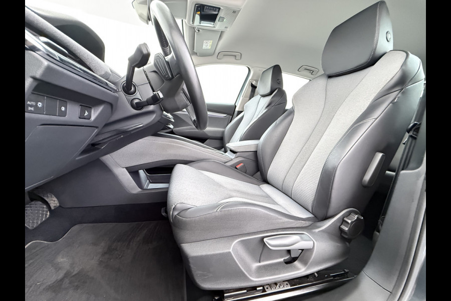 Škoda ENYAQ iV 80 Trekhaak Adap.Cruise 3 Fase Warmtepomp Camera Apple Carplay/Android Auto Navi Ecc Pdc Assistentie+Climate Pakket Led Lmv Stoel+Stuurverwarming Lane Assist File Assistent Bluetooth Isofix Keyless-go Connected services Dodehoek detector 1e Eigenaar Origineel Nederlandse Auto 1.000KG Trekgewicht