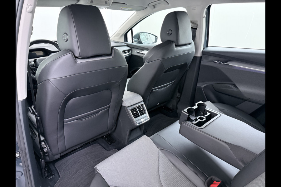 Škoda ENYAQ iV 80 Trekhaak Adap.Cruise 3 Fase Warmtepomp Camera Apple Carplay/Android Auto Navi Ecc Pdc Assistentie+Climate Pakket Led Lmv Stoel+Stuurverwarming Lane Assist File Assistent Bluetooth Isofix Keyless-go Connected services Dodehoek detector 1e Eigenaar Origineel Nederlandse Auto 1.000KG Trekgewicht