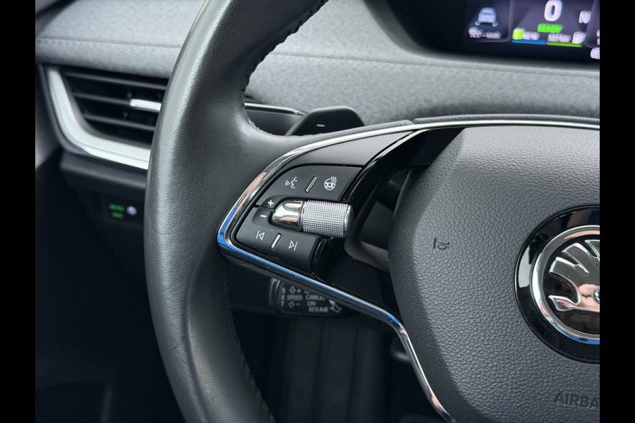 Škoda ENYAQ iV 80 Trekhaak Adap.Cruise 3 Fase Warmtepomp Camera Apple Carplay/Android Auto Navi Ecc Pdc Assistentie+Climate Pakket Led Lmv Stoel+Stuurverwarming Lane Assist File Assistent Bluetooth Isofix Keyless-go Connected services Dodehoek detector 1e Eigenaar Origineel Nederlandse Auto 1.000KG Trekgewicht