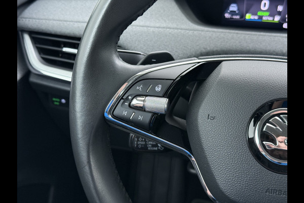 Škoda ENYAQ iV 80 Trekhaak Adap.Cruise 3 Fase Warmtepomp Camera Apple Carplay/Android Auto Navi Ecc Pdc Assistentie+Climate Pakket Led Lmv Stoel+Stuurverwarming Lane Assist File Assistent Bluetooth Isofix Keyless-go Connected services Dodehoek detector 1e Eigenaar Origineel Nederlandse Auto 1.000KG Trekgewicht