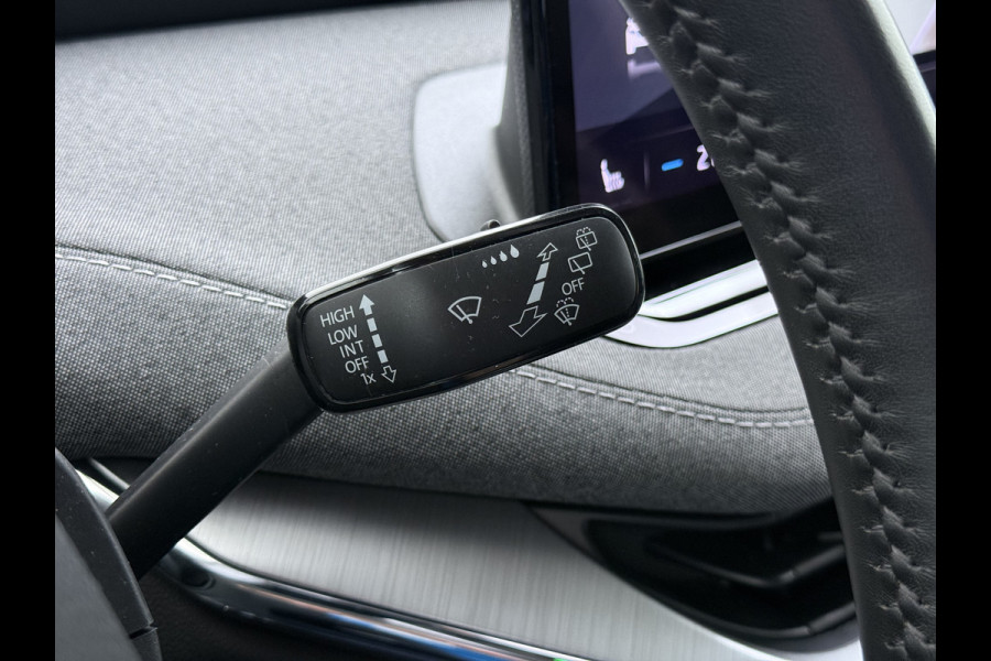 Škoda ENYAQ iV 80 Trekhaak Adap.Cruise 3 Fase Warmtepomp Camera Apple Carplay/Android Auto Navi Ecc Pdc Assistentie+Climate Pakket Led Lmv Stoel+Stuurverwarming Lane Assist File Assistent Bluetooth Isofix Keyless-go Connected services Dodehoek detector 1e Eigenaar Origineel Nederlandse Auto 1.000KG Trekgewicht
