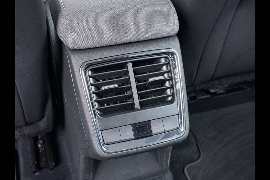 Škoda ENYAQ iV 80 Trekhaak Adap.Cruise 3 Fase Warmtepomp Camera Apple Carplay/Android Auto Navi Ecc Pdc Assistentie+Climate Pakket Led Lmv Stoel+Stuurverwarming Lane Assist File Assistent Bluetooth Isofix Keyless-go Connected services Dodehoek detector 1e Eigenaar Origineel Nederlandse Auto 1.000KG Trekgewicht