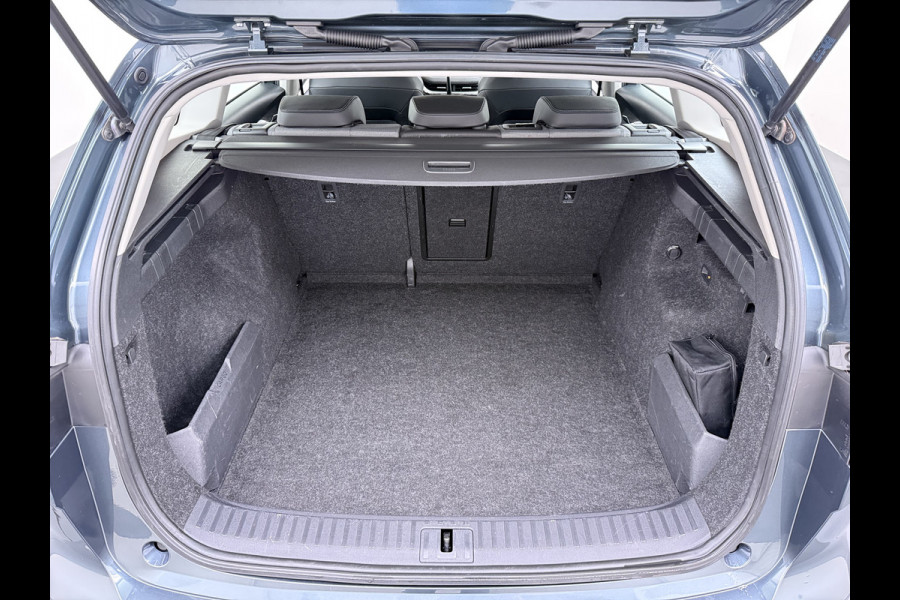 Škoda ENYAQ iV 80 Trekhaak Adap.Cruise 3 Fase Warmtepomp Camera Apple Carplay/Android Auto Navi Ecc Pdc Assistentie+Climate Pakket Led Lmv Stoel+Stuurverwarming Lane Assist File Assistent Bluetooth Isofix Keyless-go Connected services Dodehoek detector 1e Eigenaar Origineel Nederlandse Auto 1.000KG Trekgewicht