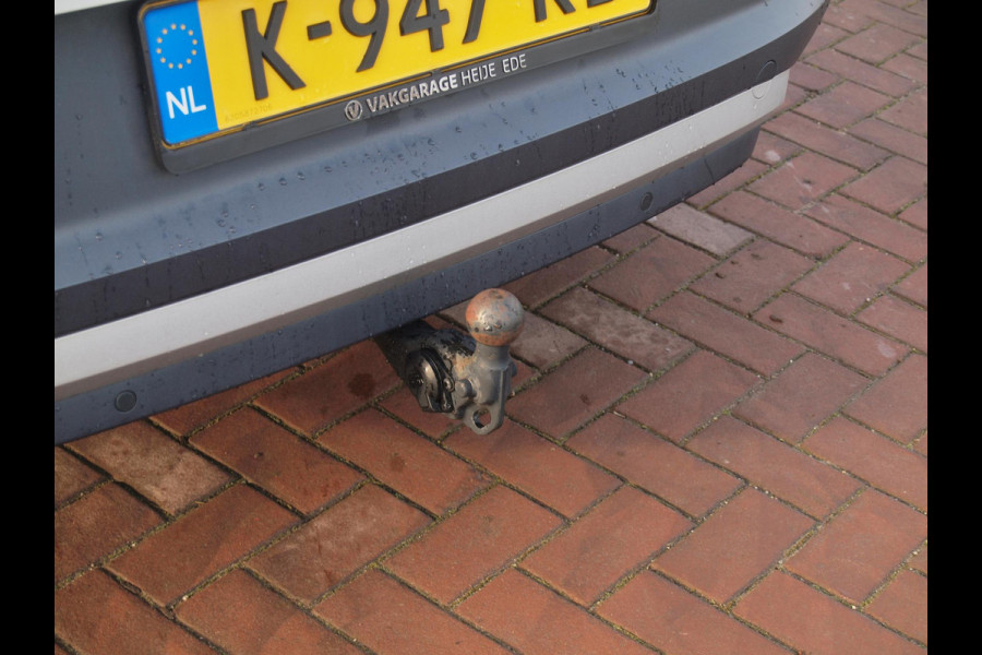 Volkswagen ID.4 First 77 kWh | SOH 90 % | Camera | Trekhaak | Sfeerverlichting | Apple Carplay |