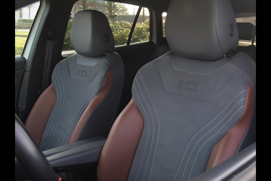 Volkswagen ID.4 First 77 kWh | SOH 90 % | Camera | Trekhaak | Sfeerverlichting | Apple Carplay |