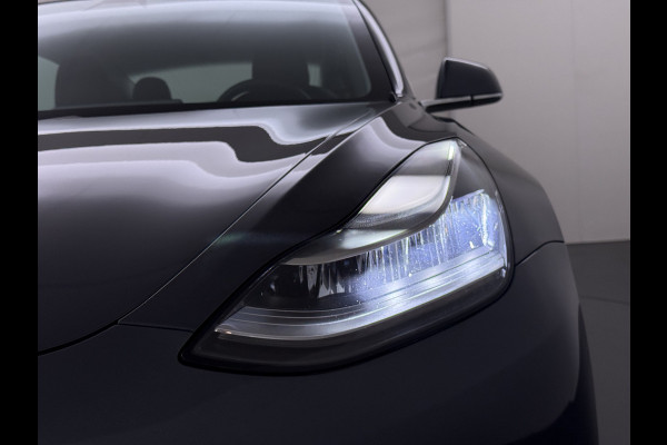 Tesla Model 3 Long Range AWD 75kWh Trekhaak Warmtepomp Lmv 18" AutoPilot Leder Pano-Dak Adaptive-Cruise Camera's Elektr.-Stuur+Stoelen+Spiegel Navi LED DAB Voorverwarmen interieur Keyless One-Pedal-Drive 4WD 1.000kg Trekvermogen Origineel Nederlandse Auto Fabrieksgarantie op Accu en Motor tot 25-09-2028/192.00km