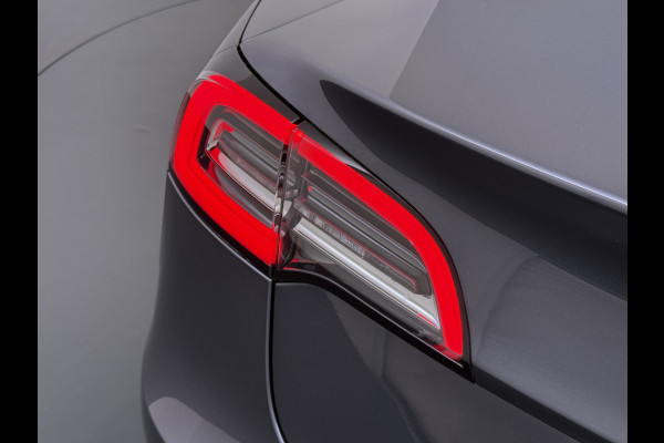 Tesla Model 3 Long Range AWD 75kWh Trekhaak Warmtepomp Lmv 18" AutoPilot Leder Pano-Dak Adaptive-Cruise Camera's Elektr.-Stuur+Stoelen+Spiegel Navi LED DAB Voorverwarmen interieur Keyless One-Pedal-Drive 4WD 1.000kg Trekvermogen Origineel Nederlandse Auto Fabrieksgarantie op Accu en Motor tot 25-09-2028/192.00km