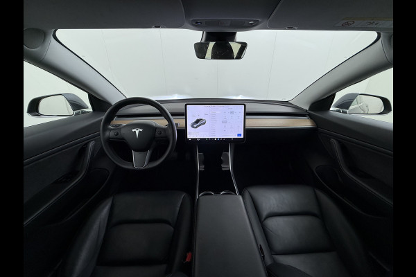 Tesla Model 3 Long Range AWD 75kWh Trekhaak Warmtepomp Lmv 18" AutoPilot Leder Pano-Dak Adaptive-Cruise Camera's Elektr.-Stuur+Stoelen+Spiegel Navi LED DAB Voorverwarmen interieur Keyless One-Pedal-Drive 4WD 1.000kg Trekvermogen Origineel Nederlandse Auto Fabrieksgarantie op Accu en Motor tot 25-09-2028/192.00km