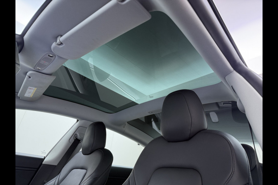 Tesla Model 3 Long Range AWD 75kWh Trekhaak Warmtepomp Lmv 18" AutoPilot Leder Pano-Dak Adaptive-Cruise Camera's Elektr.-Stuur+Stoelen+Spiegel Navi LED DAB Voorverwarmen interieur Keyless One-Pedal-Drive 4WD 1.000kg Trekvermogen Origineel Nederlandse Auto Fabrieksgarantie op Accu en Motor tot 25-09-2028/192.00km