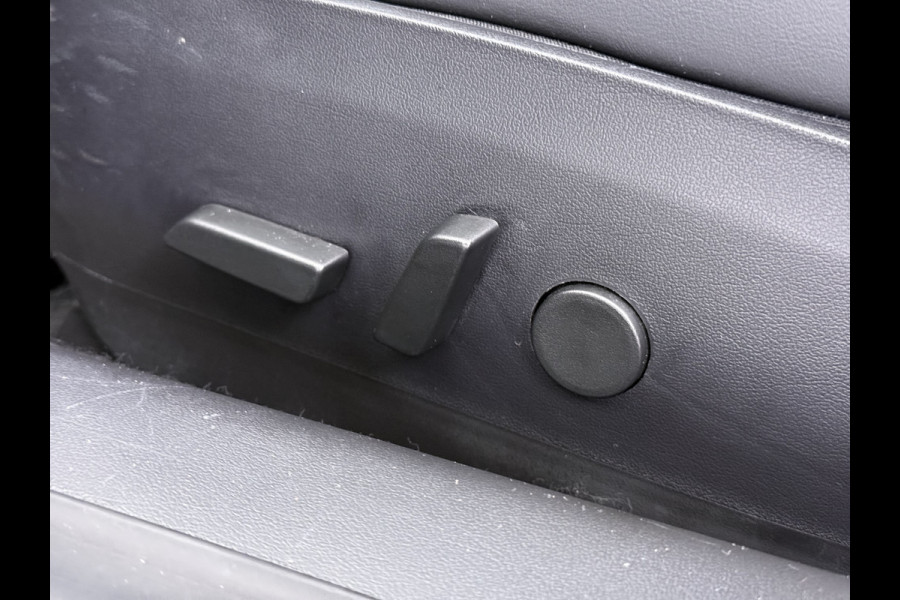 Tesla Model 3 Long Range AWD 75kWh Trekhaak Warmtepomp Lmv 18" AutoPilot Leder Pano-Dak Adaptive-Cruise Camera's Elektr.-Stuur+Stoelen+Spiegel Navi LED DAB Voorverwarmen interieur Keyless One-Pedal-Drive 4WD 1.000kg Trekvermogen Origineel Nederlandse Auto Fabrieksgarantie op Accu en Motor tot 25-09-2028/192.00km