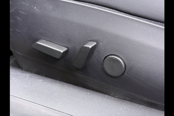 Tesla Model 3 Long Range AWD 75kWh Trekhaak Warmtepomp Lmv 18" AutoPilot Leder Pano-Dak Adaptive-Cruise Camera's Elektr.-Stuur+Stoelen+Spiegel Navi LED DAB Voorverwarmen interieur Keyless One-Pedal-Drive 4WD 1.000kg Trekvermogen Origineel Nederlandse Auto Fabrieksgarantie op Accu en Motor tot 25-09-2028/192.00km