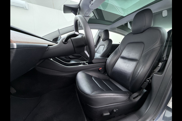 Tesla Model 3 Long Range AWD 75kWh Trekhaak Warmtepomp Lmv 18" AutoPilot Leder Pano-Dak Adaptive-Cruise Camera's Elektr.-Stuur+Stoelen+Spiegel Navi LED DAB Voorverwarmen interieur Keyless One-Pedal-Drive 4WD 1.000kg Trekvermogen Origineel Nederlandse Auto Fabrieksgarantie op Accu en Motor tot 25-09-2028/192.00km