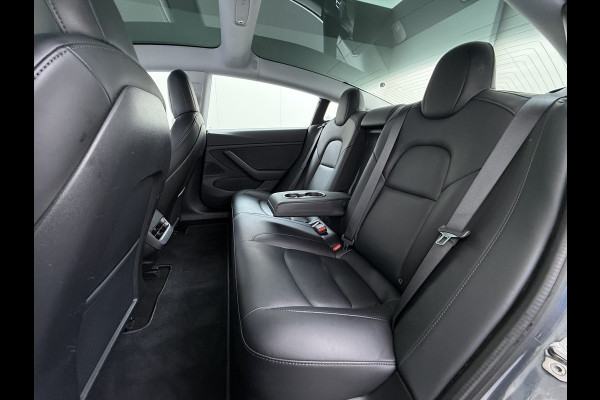 Tesla Model 3 Long Range AWD 75kWh Trekhaak Warmtepomp Lmv 18" AutoPilot Leder Pano-Dak Adaptive-Cruise Camera's Elektr.-Stuur+Stoelen+Spiegel Navi LED DAB Voorverwarmen interieur Keyless One-Pedal-Drive 4WD 1.000kg Trekvermogen Origineel Nederlandse Auto Fabrieksgarantie op Accu en Motor tot 25-09-2028/192.00km