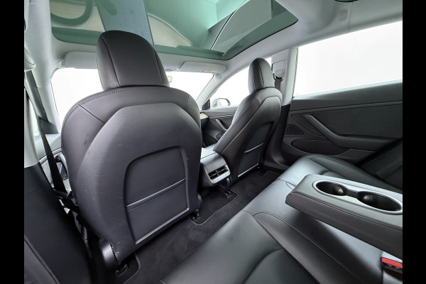 Tesla Model 3 Long Range AWD 75kWh Trekhaak Warmtepomp Lmv 18" AutoPilot Leder Pano-Dak Adaptive-Cruise Camera's Elektr.-Stuur+Stoelen+Spiegel Navi LED DAB Voorverwarmen interieur Keyless One-Pedal-Drive 4WD 1.000kg Trekvermogen Origineel Nederlandse Auto Fabrieksgarantie op Accu en Motor tot 25-09-2028/192.00km