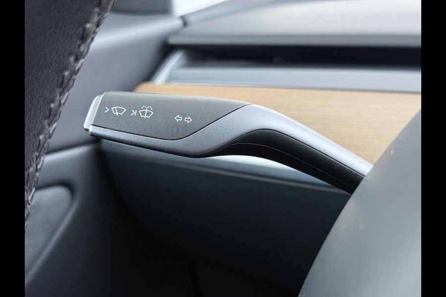 Tesla Model 3 Long Range AWD 75kWh Trekhaak Warmtepomp Lmv 18" AutoPilot Leder Pano-Dak Adaptive-Cruise Camera's Elektr.-Stuur+Stoelen+Spiegel Navi LED DAB Voorverwarmen interieur Keyless One-Pedal-Drive 4WD 1.000kg Trekvermogen Origineel Nederlandse Auto Fabrieksgarantie op Accu en Motor tot 25-09-2028/192.00km