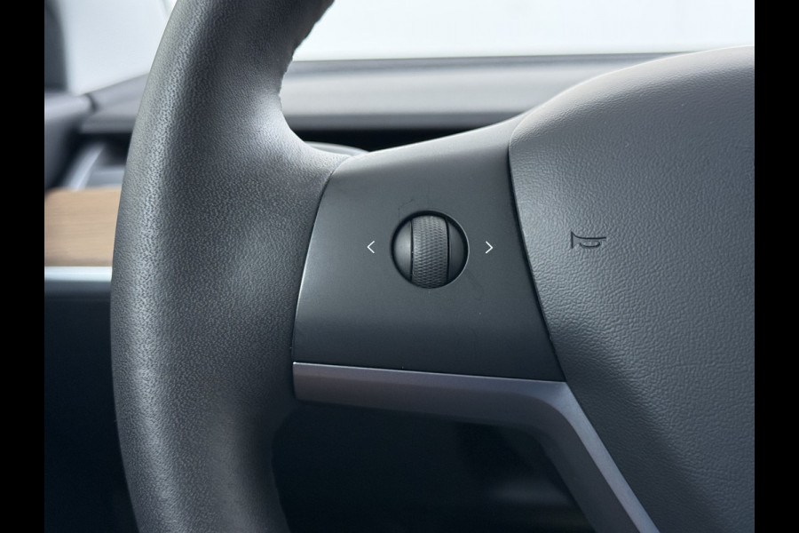 Tesla Model 3 Long Range AWD 75kWh Trekhaak Warmtepomp Lmv 18" AutoPilot Leder Pano-Dak Adaptive-Cruise Camera's Elektr.-Stuur+Stoelen+Spiegel Navi LED DAB Voorverwarmen interieur Keyless One-Pedal-Drive 4WD 1.000kg Trekvermogen Origineel Nederlandse Auto Fabrieksgarantie op Accu en Motor tot 25-09-2028/192.00km